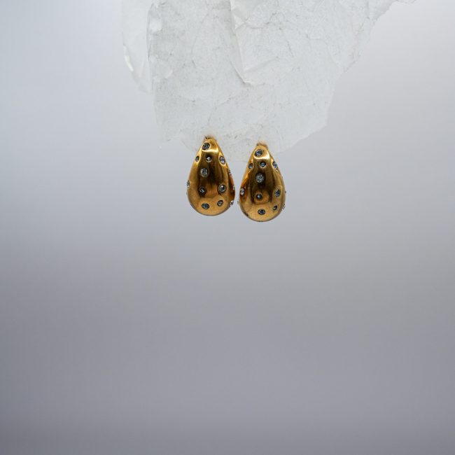 White Teardrop Elegance